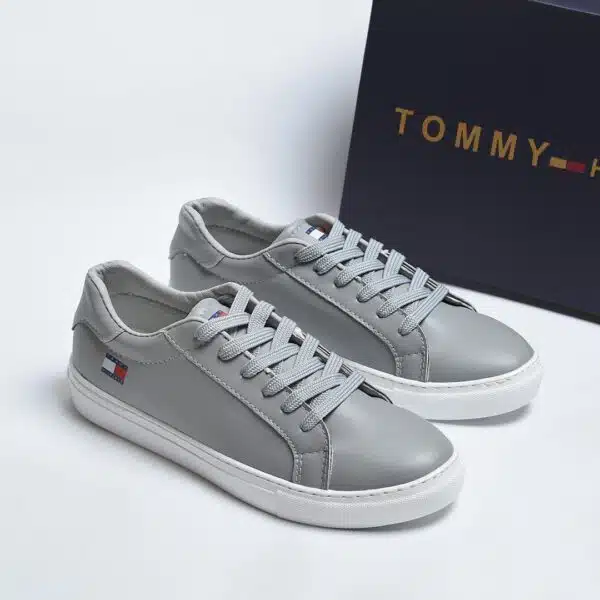 ⁦سنيكر رجالي - TOMMY⁩ - الصورة ⁦8⁩