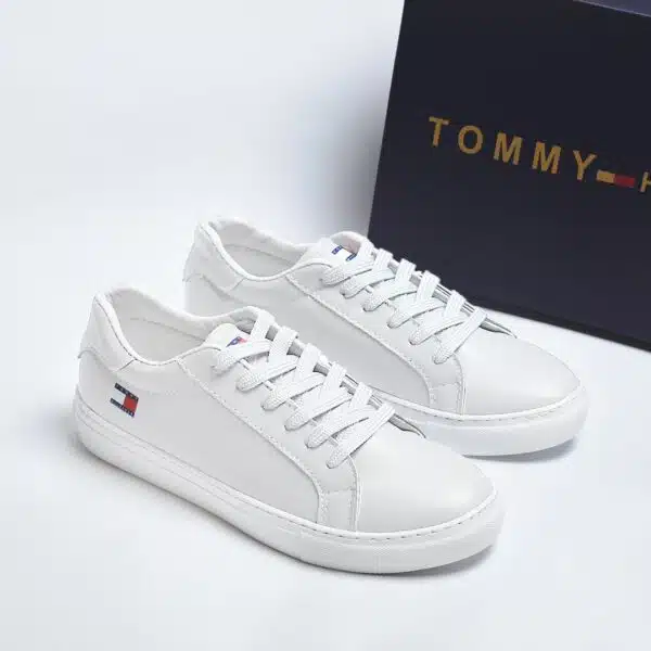 ⁦سنيكر رجالي - TOMMY⁩ - الصورة ⁦3⁩