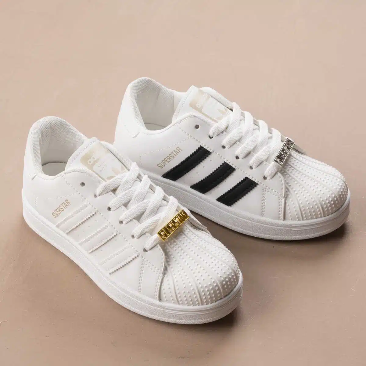 كوتشي حريمي Adidas SV
